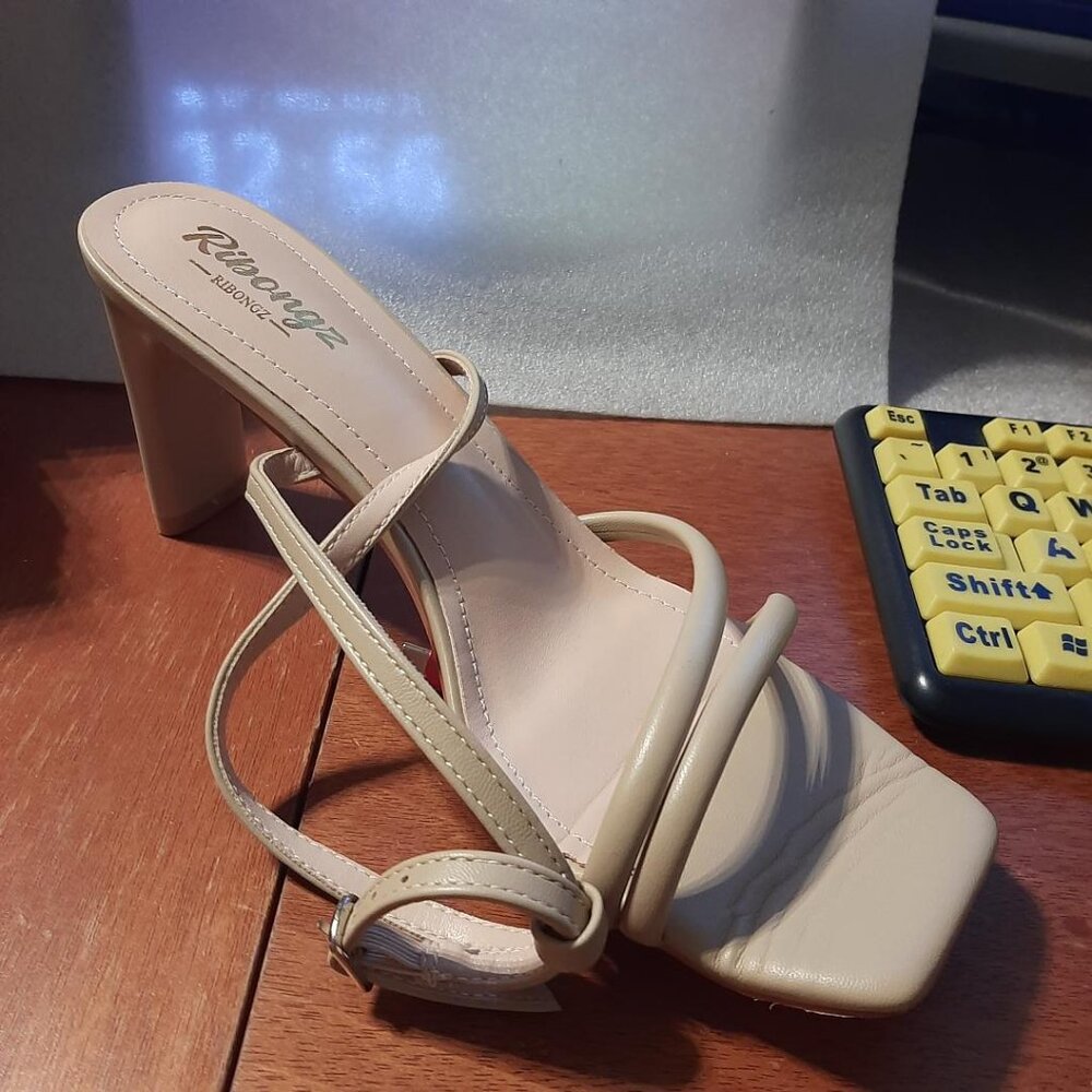 Ribongz Strappy Heeled Sandal Tan Size 9.5 NEW With Defect
